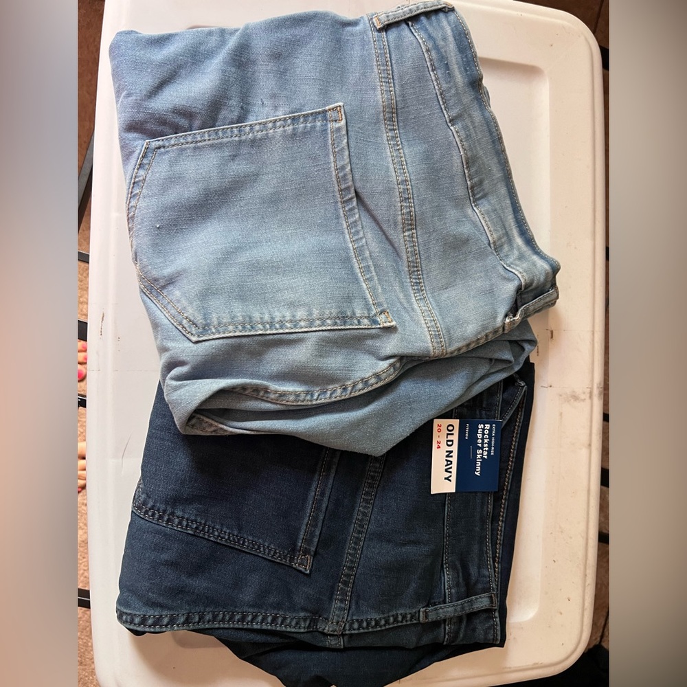 Set of 2 Old Navy Rockstar super skinny 20-24